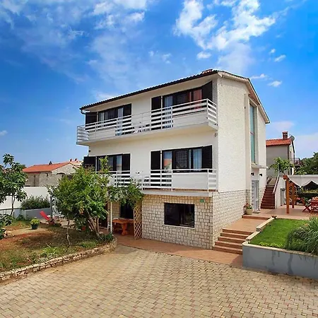 Nice In W/ 3 Bedrooms Appartamento