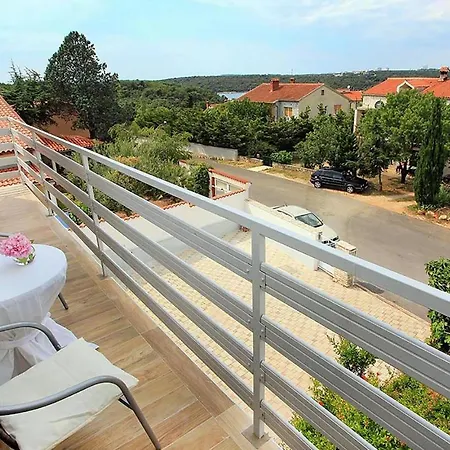 Appartamento Nice In W/ 3 Bedrooms Banjole