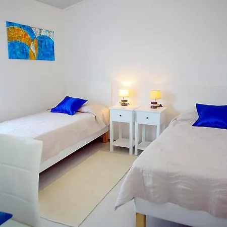 Nice In W/ 3 Bedrooms Banjole