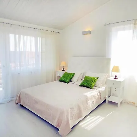 Appartamento Nice In W/ 3 Bedrooms Banjole