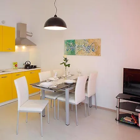 Nice In W/ 3 Bedrooms Appartamento Banjole